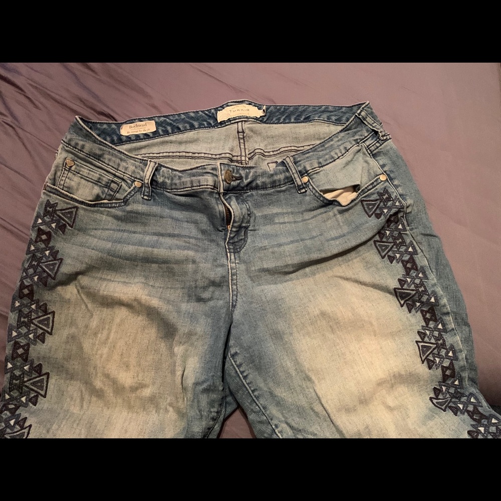Torrid cropped fashion boyfriend jeans. Size 18